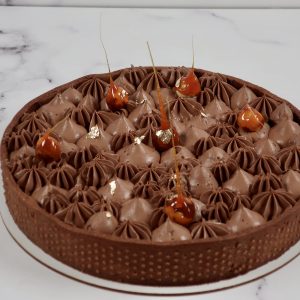 تارت شکلات و فندق بزرگ