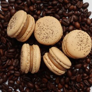 ماکارون قهوه و پرالین ۸ عددی